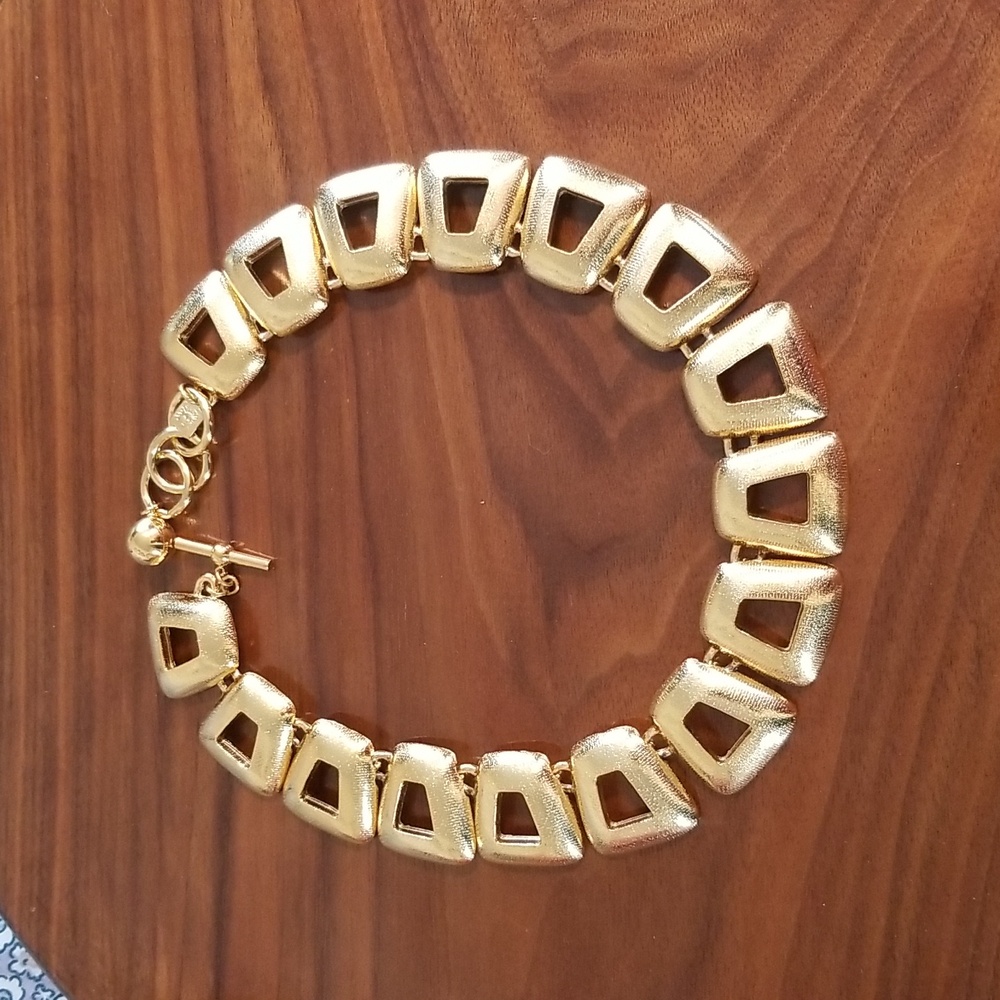 Gorgeous Anne Klein Statement Necklace - Picture 2 of 8